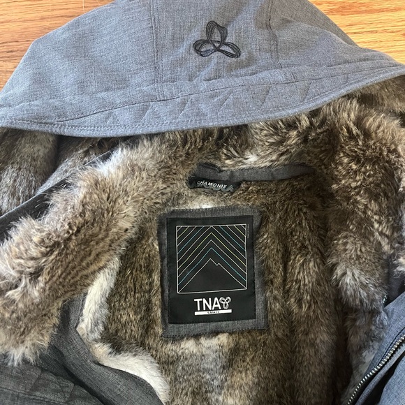 TNA Parka - Picture 2 of 4